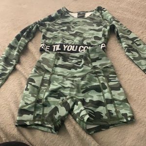 Til you collapse workout outfit. Long sleeve top and shorts bottoms both XS